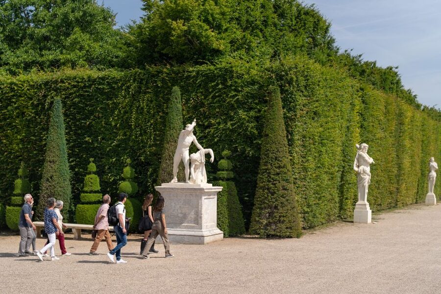 Skip-the-Line Versailles Palace Tour by Train from Paris - Guides turn rooms into a story about power