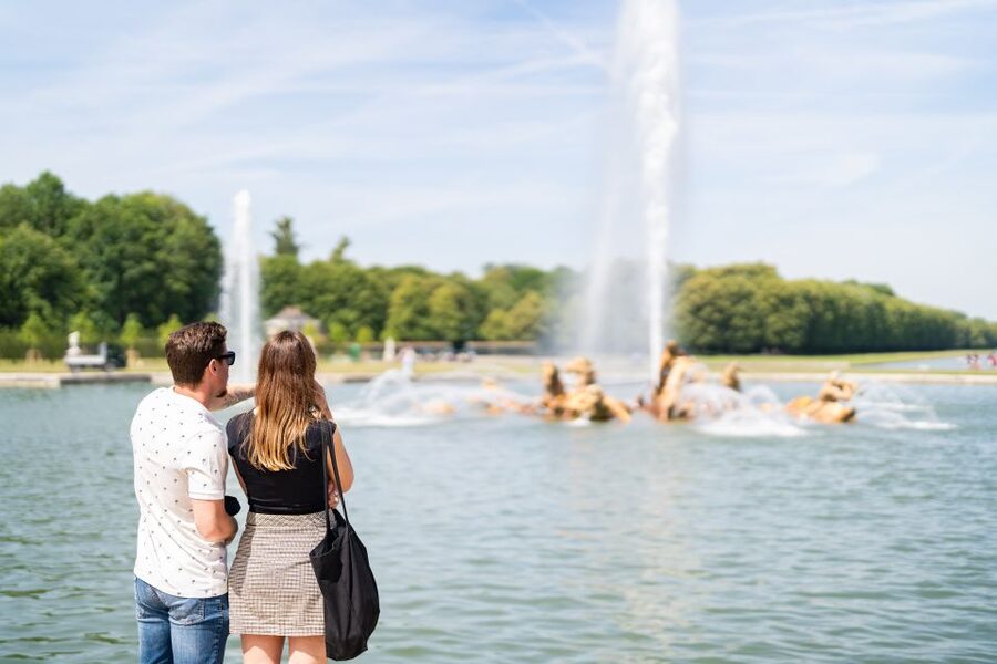 Skip-the-Line Versailles Palace Tour by Train from Paris - Crowds, heat, and weather shape the day