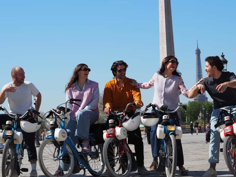 Solex Guided Tour of Chic Paris - The Seine riverbanks are the tour’s payoff
