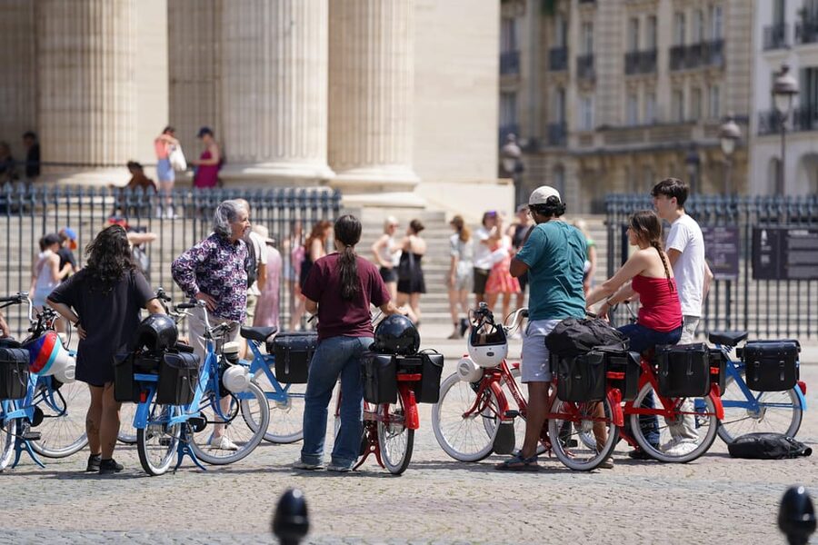 Solex Guided Tour of Intellectual Paris - Notre-Dame and the Seine riverbanks