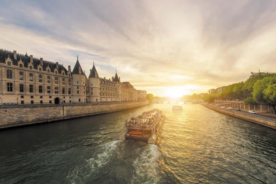 The Paris Pass®: 40+ Attractions Including Eiffel Tower - Walking tours in Montmartre, Le Marais, and beyond