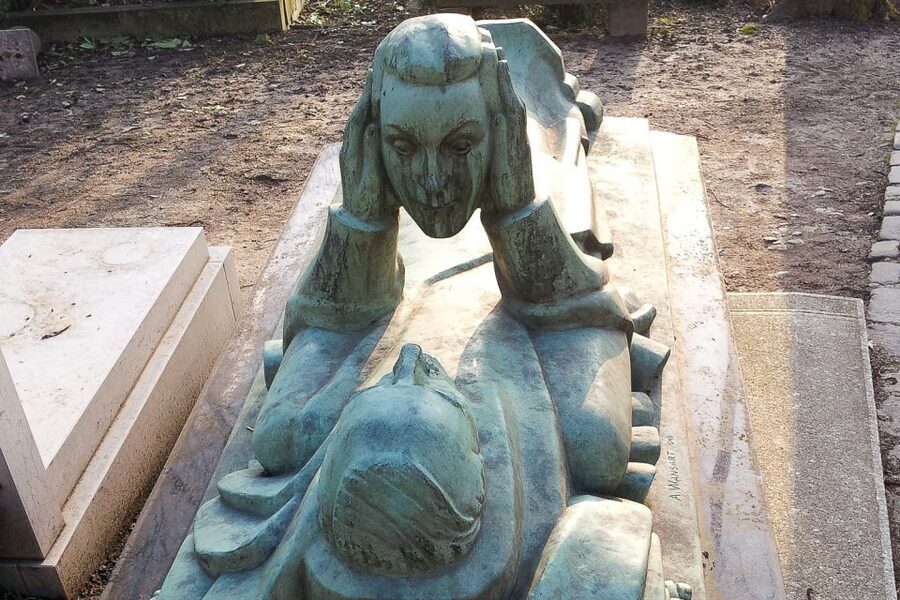 The Père Lachaise Cemetery: Guided 2-Hour Small-Group Tour - Why Père Lachaise deserves two hours