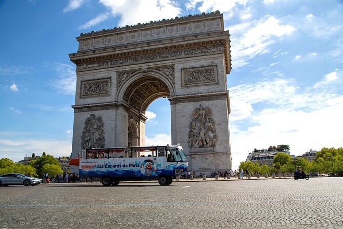 Tours of Paris and the Hauts-de-Seine in an Amphibious Bus - Why the Seine splash makes this tour different