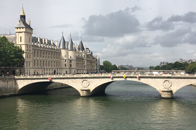 Treasure Hunt in Paris – From the Panthéon to the Louvre - Reaching Notre-Dame and the historic heart of Paris