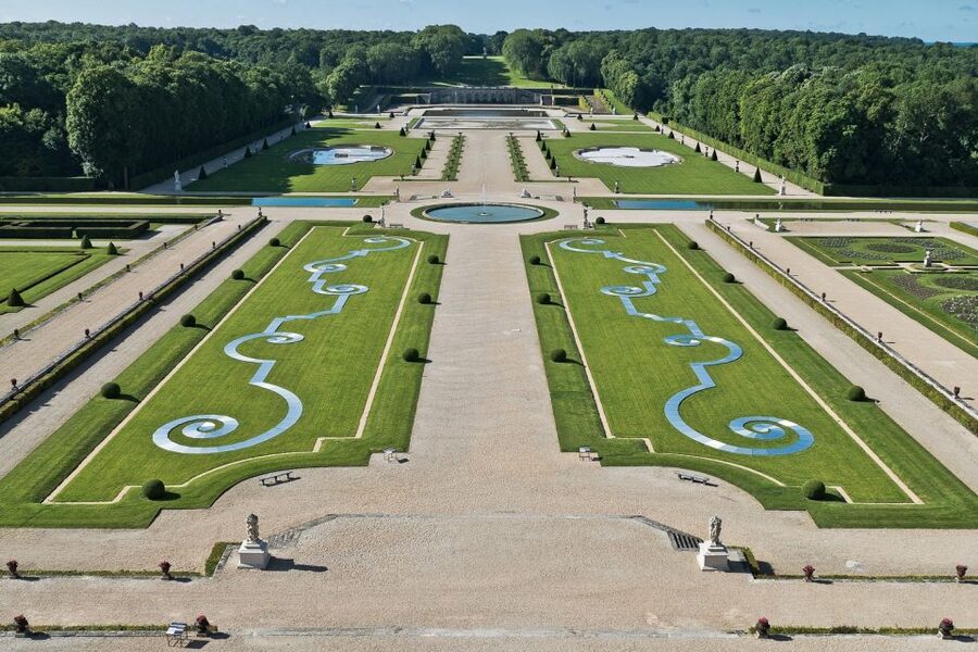 Vaux le Vicomte Chateau Entry Ticket and Chateaubus Transfer - Why Vaux-le-Vicomte matters before Versailles