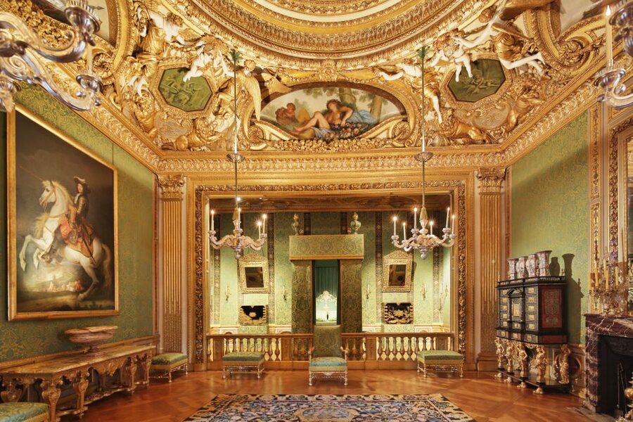 Vaux le Vicomte Chateau Entry Ticket and Chateaubus Transfer - How the $35 price compares