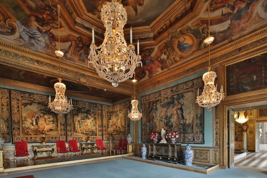 Vaux le Vicomte Chateau Entry Ticket and Chateaubus Transfer - Who should book this outing