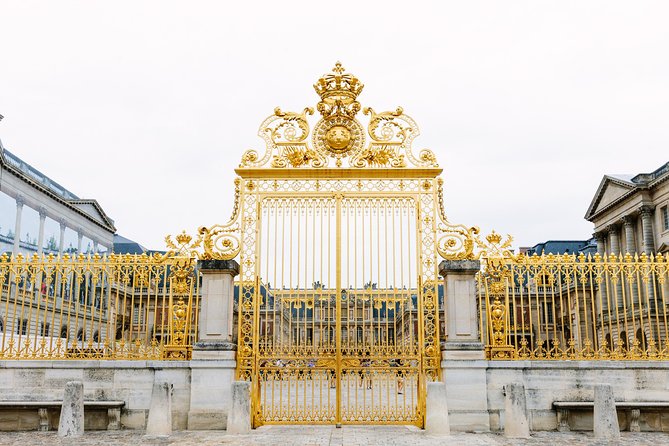 Versailles Château and Gardens Walking Tour from Paris by Train - The grand approach to Versailles