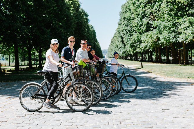 Versailles Domain Bike Tour with Palace Entry by Train from Paris - Buying lunch at the Versailles market
