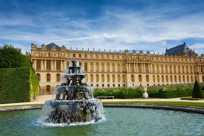 Versailles Full Tour: Palace, Gardens & Marie-Antoinette’s Estate - Lunch before the quieter royal retreats