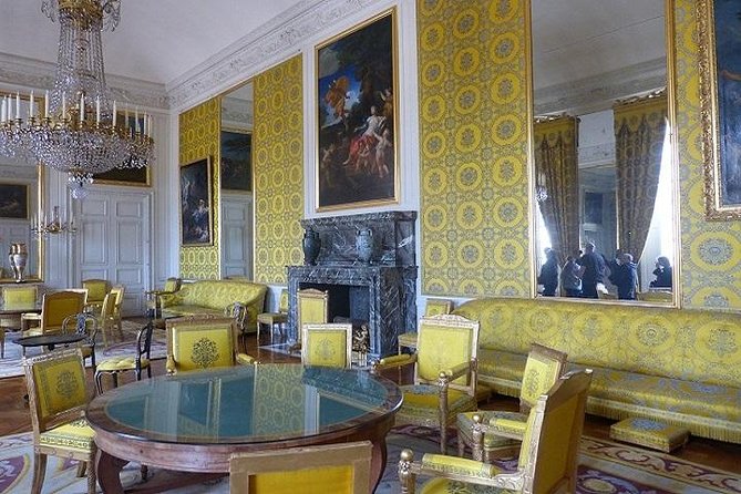 Versailles Guided Visit – Hotel Pickup, Meeting Point or None - Choosing between hotel pickup, a meeting point, and no transfer