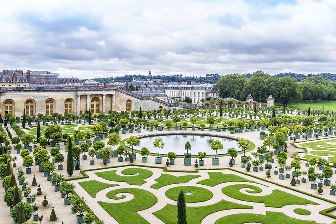 Versailles Palace and Gardens Half Day Guided Tour from Paris - The Hall of Mirrors and the palace’s grand message