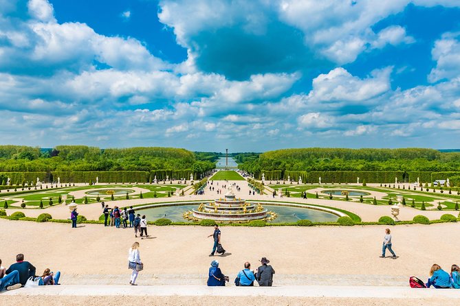 Versailles Palace and Gardens Half Day Guided Tour from Paris - What the guides add, and where the format falls short