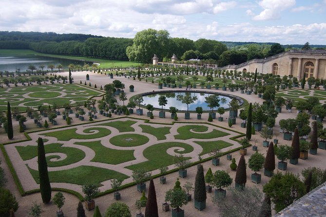 Versailles Palace and Gardens Tour by Train from Paris - The gardens: fountains, groves, and a major seasonal catch