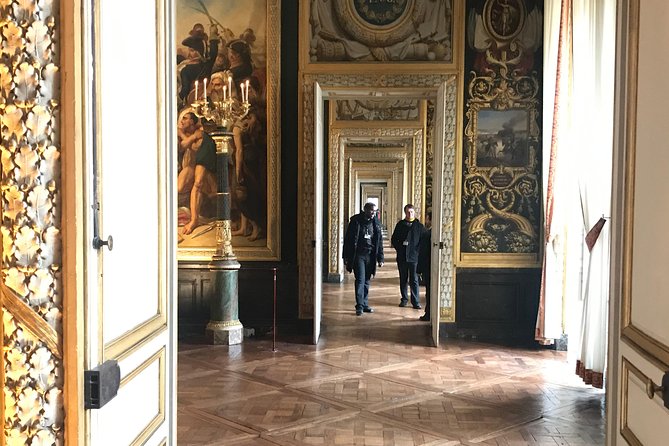 Versailles Palace & Gardens Tour with Transport from Paris - Entering the Palace of Versailles without wasting the morning