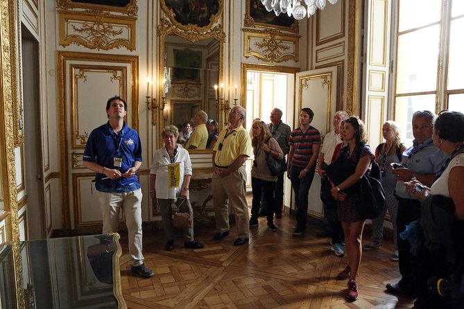 Versailles Palace Guided Tour & Gardens Option from Versailles - How the guide affects the experience
