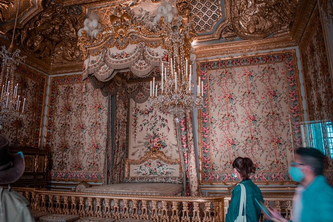 Versailles Palace Guided Tour with Reserved Entry - The Hall of Mirrors deserves its own moment