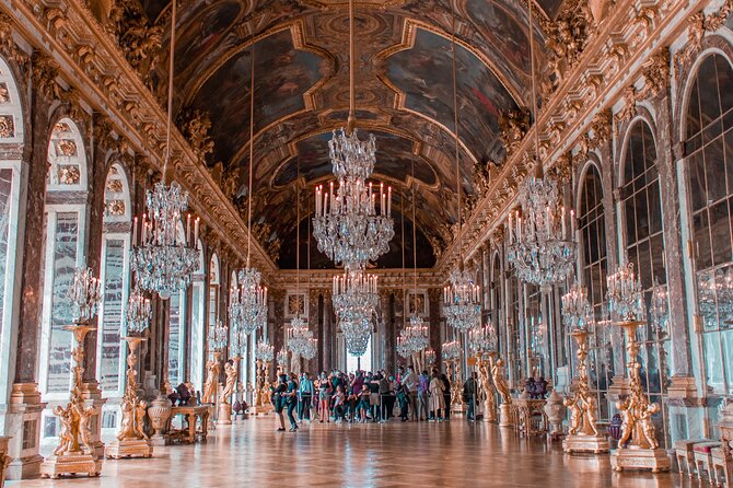 Versailles Palace Guided Tour with Reserved Entry - Walking the gardens after the guided tour
