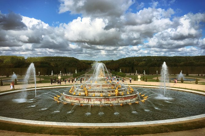 Versailles Palace Private Tailored Guided Tour With Hotel Pickup - The Hall of Mirrors and the power behind the decoration