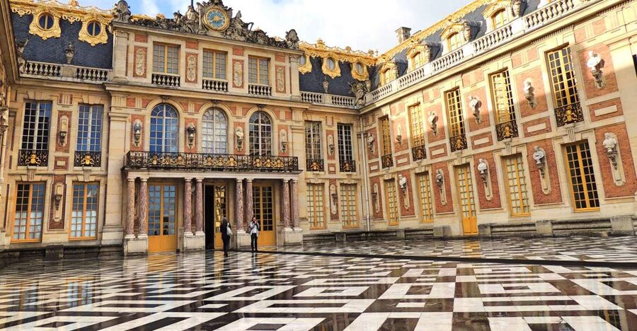 Versailles: Skip-the-Line Guided Palace Tour and Full Access - Entering the Royal Apartments