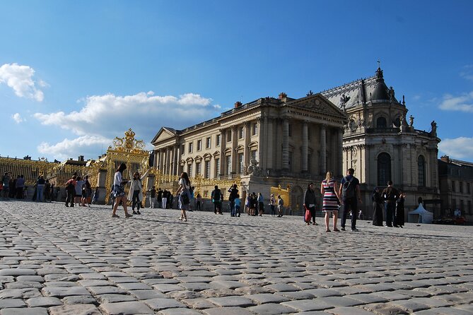 Versailles Small Group Guided Tour with Local Guide - The Hall of Mirrors in 15 focused minutes