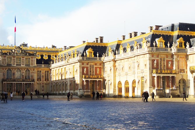 Versailles Small Group Guided Tour with Tranportation from Paris - One hour in the gardens