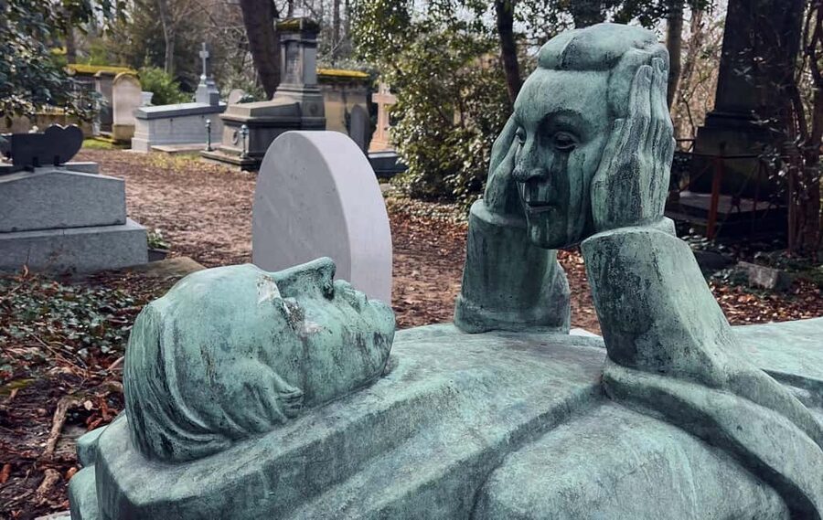 Who Killed Victor ? Escape Game at Père Lachaise Cemetery - Why a cemetery makes such a good game setting