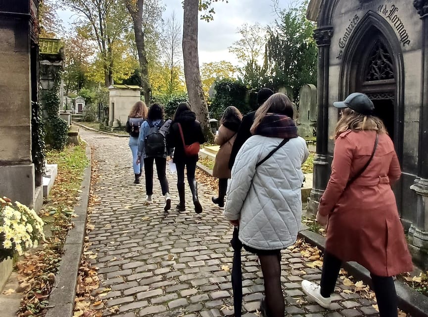 Who Killed Victor ? Escape Game at Père Lachaise Cemetery - Solving the riddles as a team