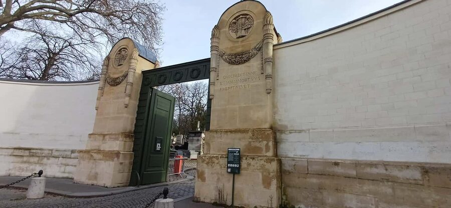 Who Killed Victor ? Escape Game at Père Lachaise Cemetery - Meeting at the Boulevard de Ménilmontant entrance